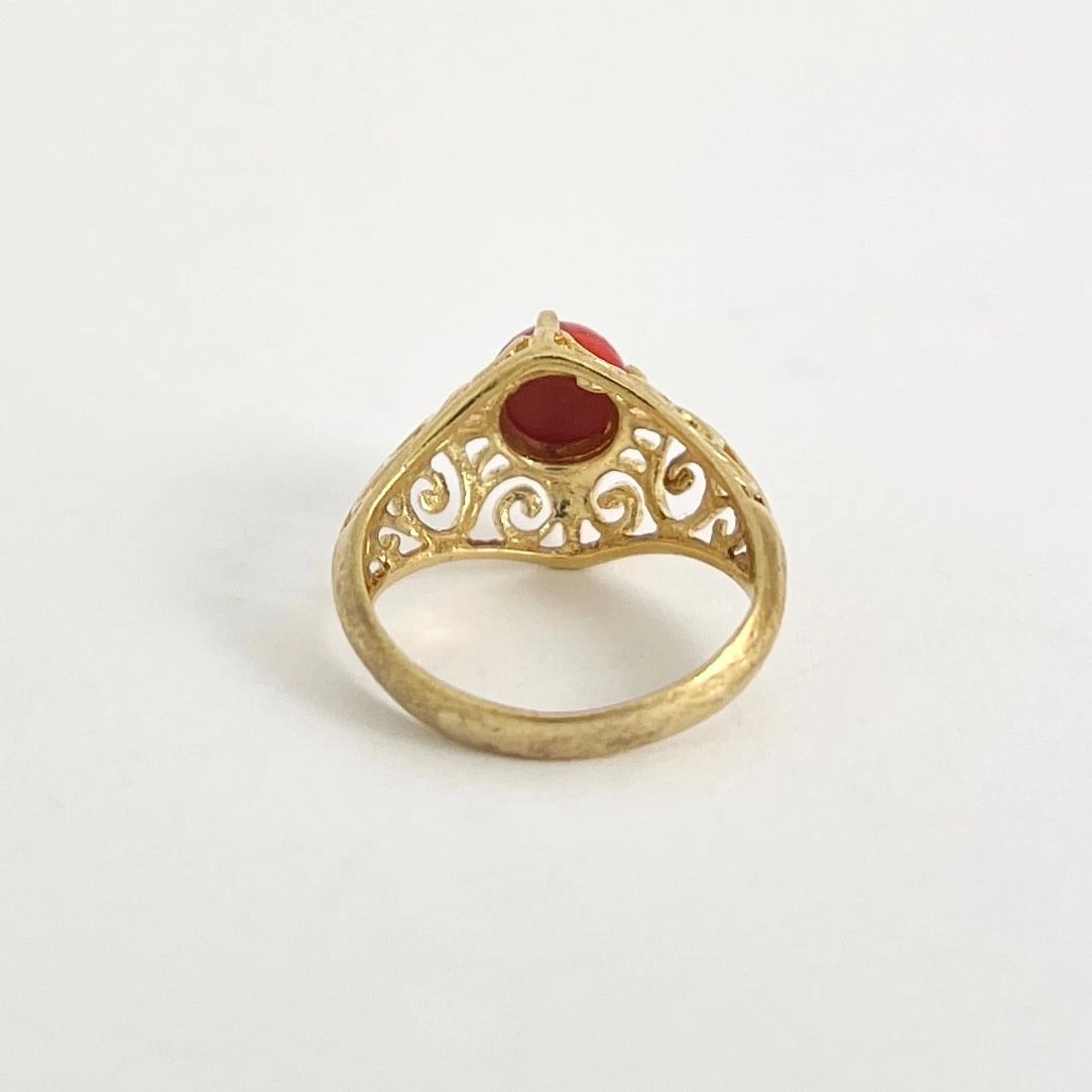 Vintage 1940's Round Cabochon Coral Filigree Ring 18K Yellow Gold, 3.05 Grams - 7