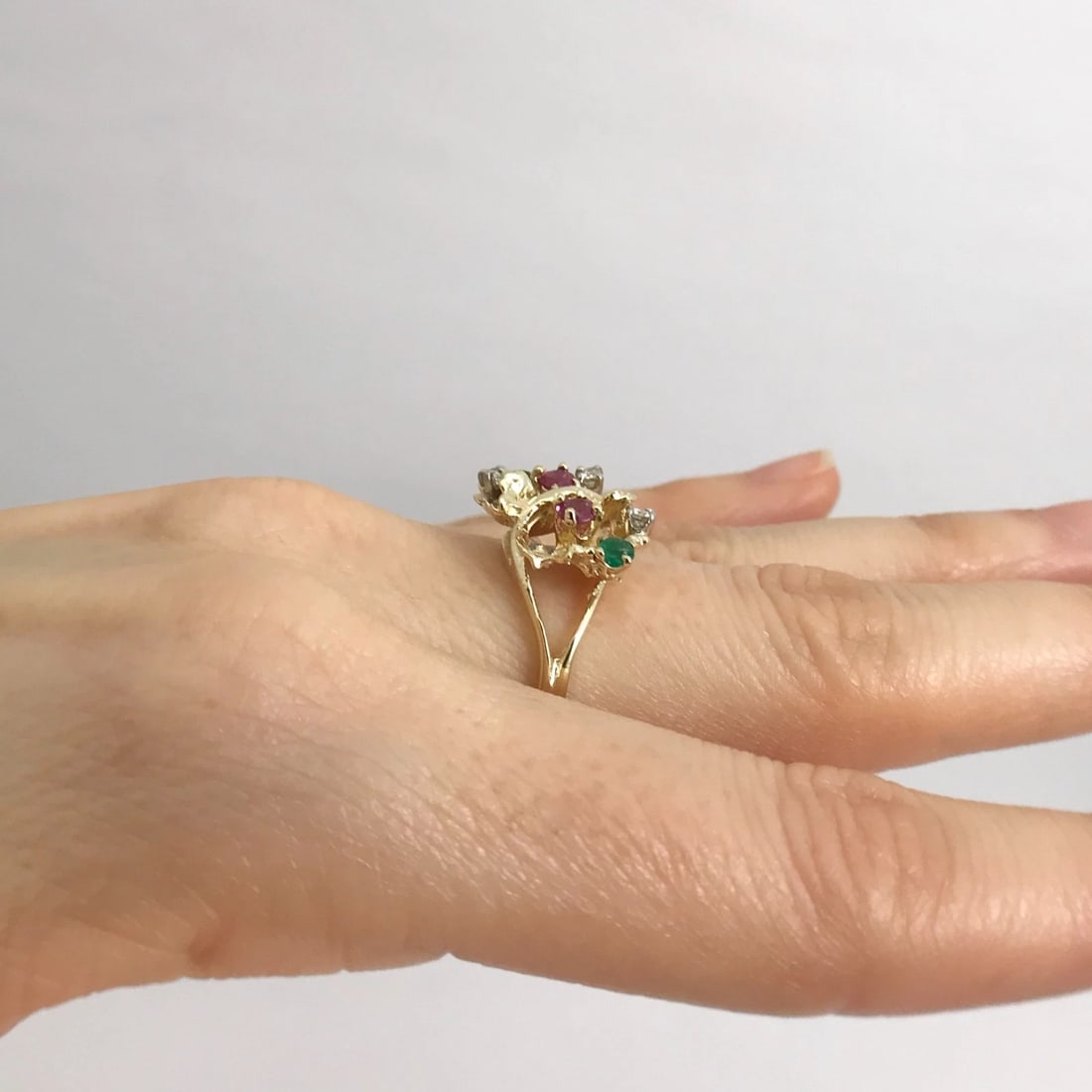 Vintage Red Ruby Green Emerald Diamond Cocktail Ring 14K Yellow Gold, 3.25 Grams - 7