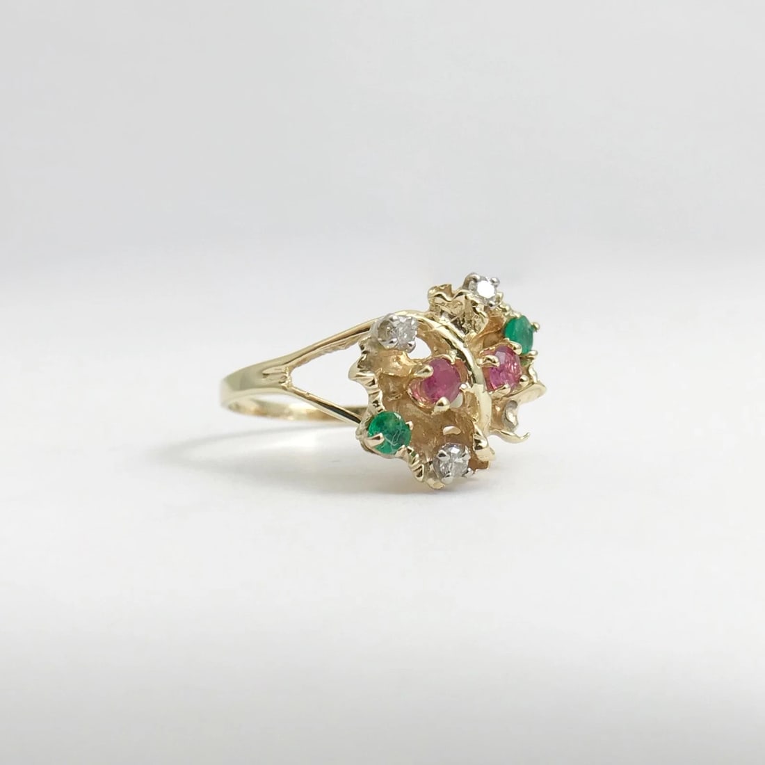 Vintage Red Ruby Green Emerald Diamond Cocktail Ring 14K Yellow Gold, 3.25 Grams - 9