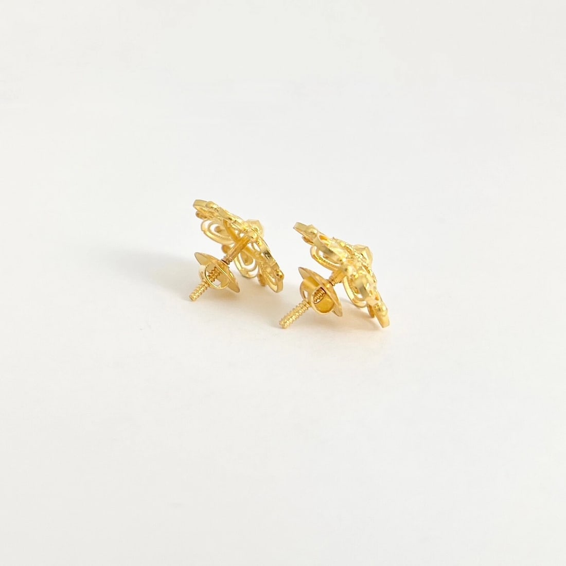 Vintage 1950's Filigree Flower Button Stud Earrings 22K Yellow Gold, 3.80 Grams - 7