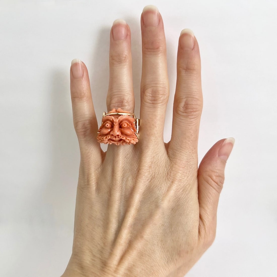 Vintage 1950's 1960's Carved Coral Man's Face Ring 14K Yellow Gold, 13.86 Grams - 3