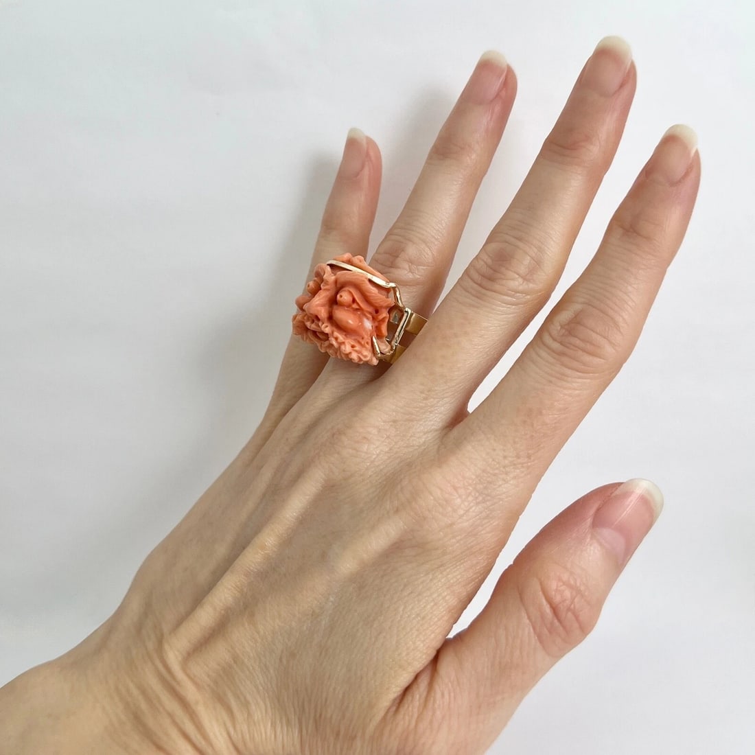 Vintage 1950's 1960's Carved Coral Man's Face Ring 14K Yellow Gold, 13.86 Grams - 5