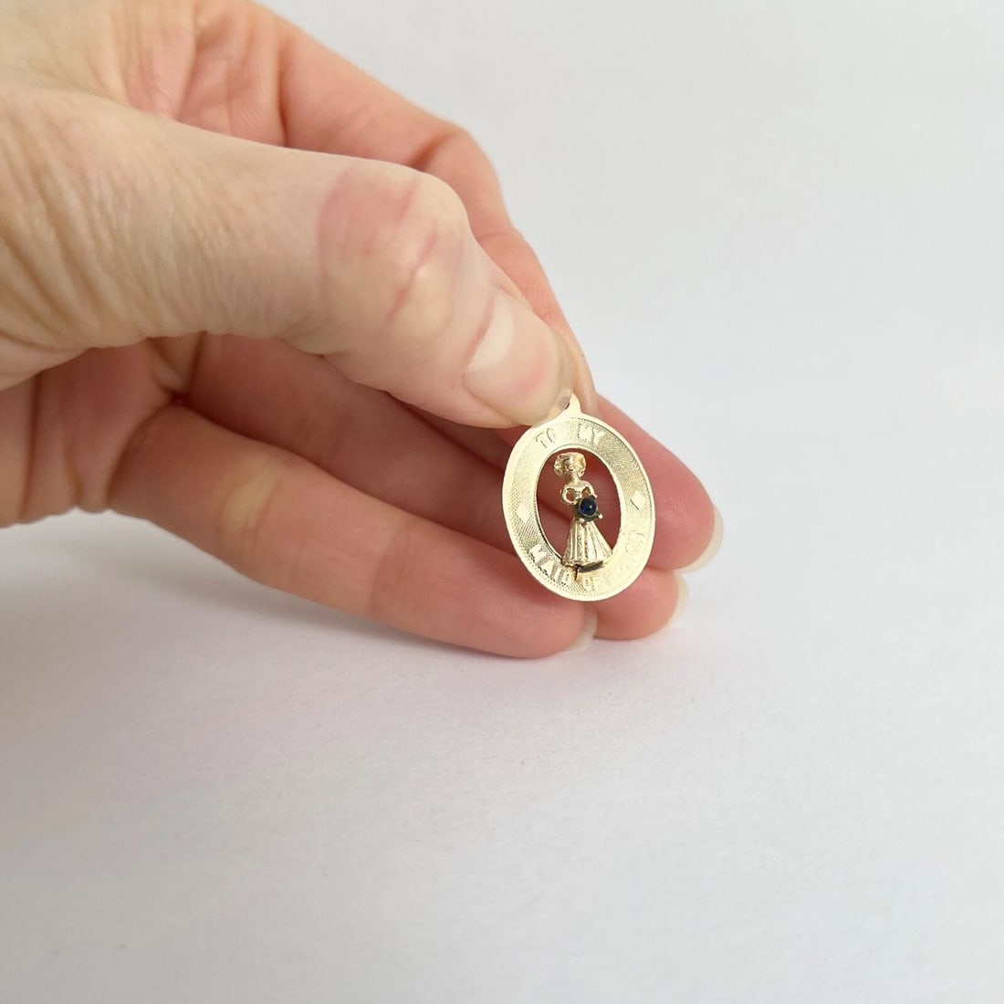 Vintage 1960's Maid of Honor Pendant Bracelet Charm 14K Yellow Gold, 1.18 Grams - 3