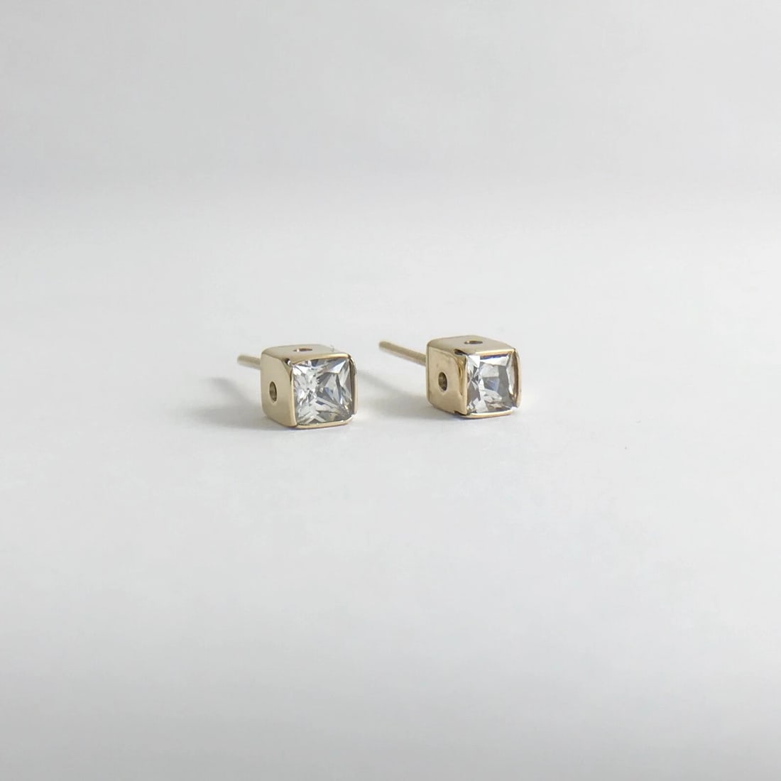 Vintage Princess Cut CZ Cubic Zirconia Stud Earrings 14K Yellow Gold, 2.33 Grams - 6