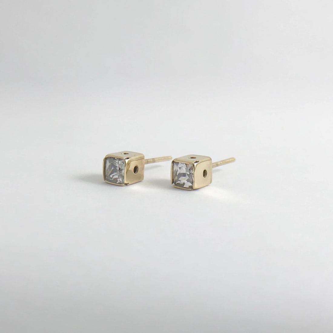 Vintage Princess Cut CZ Cubic Zirconia Stud Earrings 14K Yellow Gold, 2.33 Grams - 9