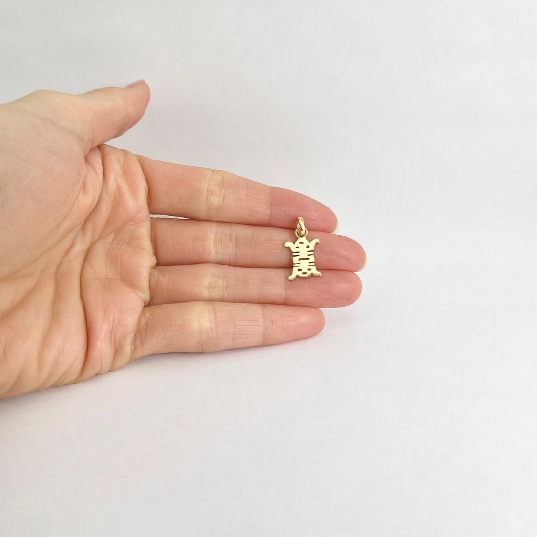 Vintage Aztec Style Necklace Pendant Bracelet Charm 18K Yellow Gold, 1.29 Grams - 4