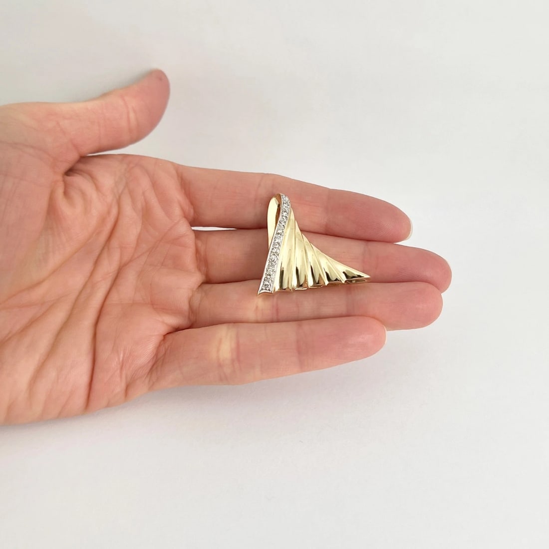 Vintage Asymmetrical Diamond Fan Necklace Pendant 14K Yellow Gold, 6.29 Grams - 3