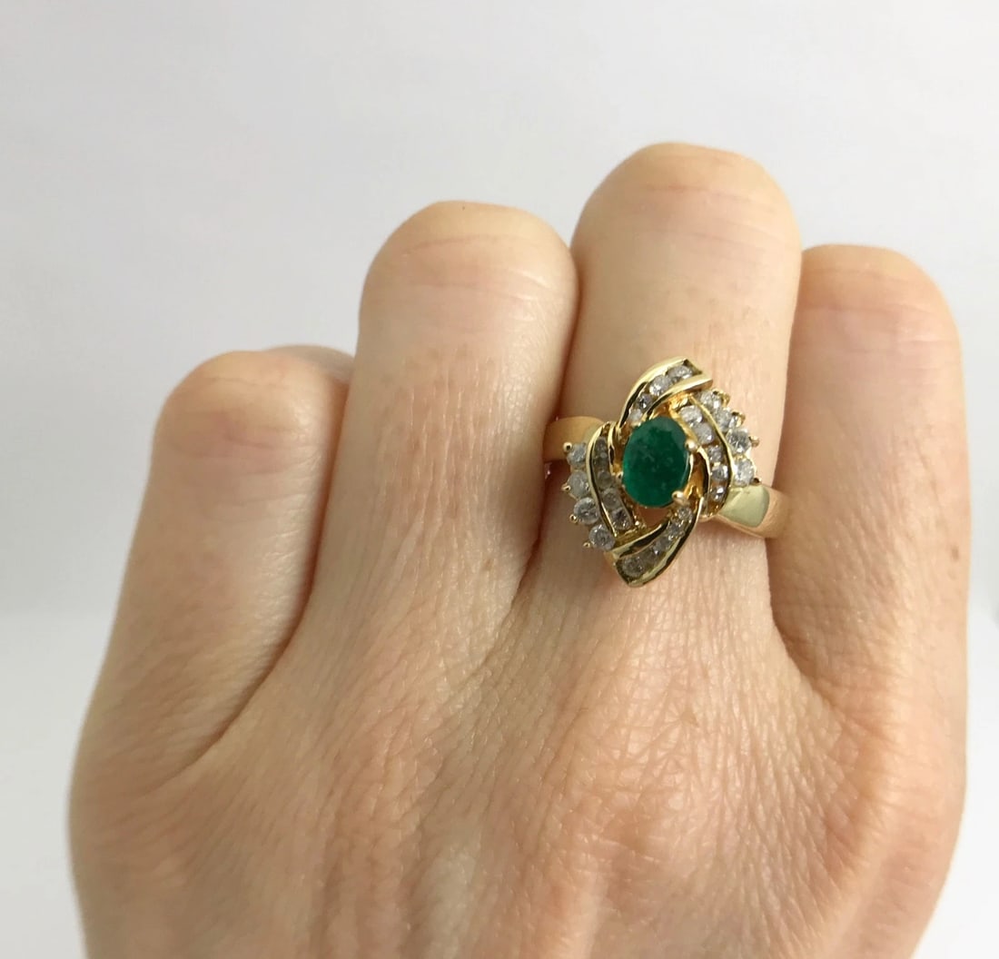 Vintage Oval Green Emerald and Diamond Cocktail Ring 14K Yellow Gold, 4.9 Grams - 6