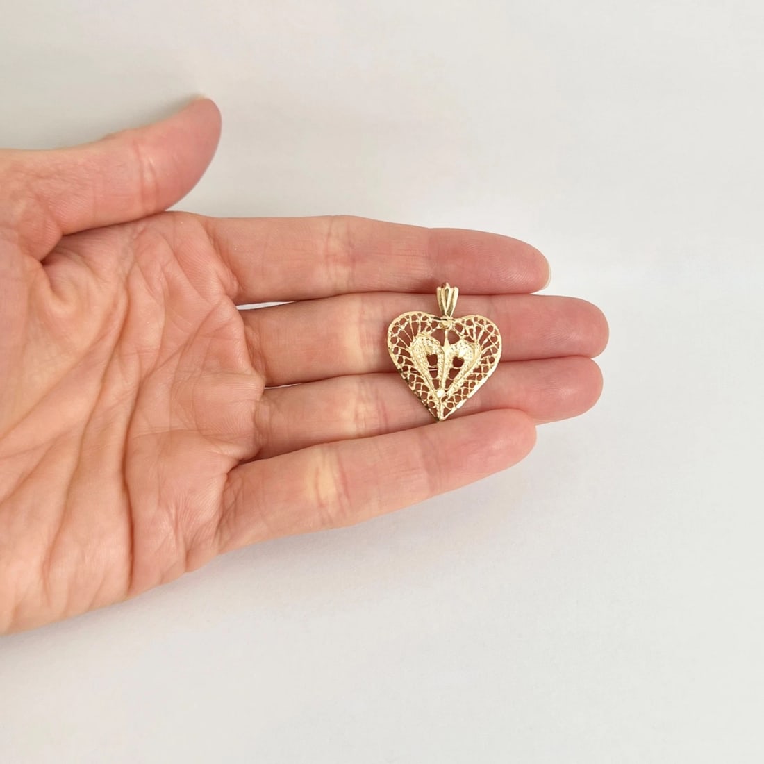 Vintage Filigree Heart Charm Necklace Pendant 12K Yellow Gold, 2.05 Grams - 3