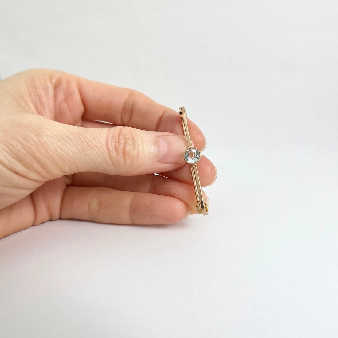 Antique Arts and Crafts Aquamarine Long Brooch Pin 9K Rose Gold, 2.29 Grams - 3