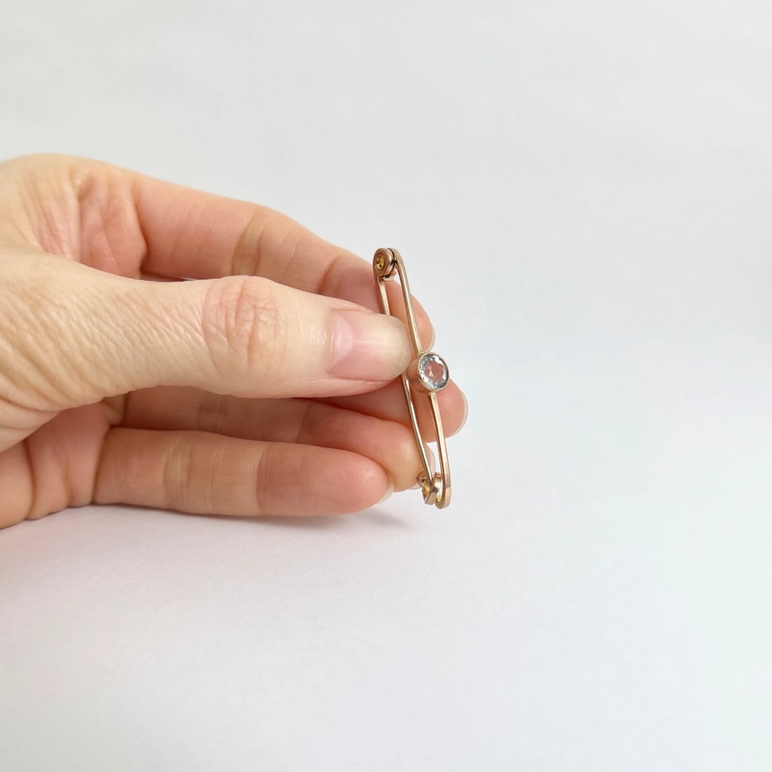 Antique Arts and Crafts Aquamarine Long Brooch Pin 9K Rose Gold, 2.29 Grams - 6