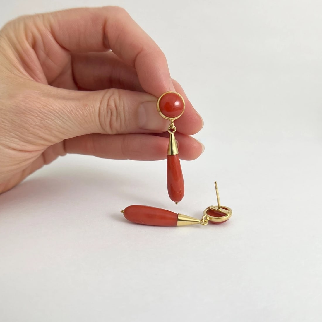 Vintage 1960's Coral Teardrop Dangle Drop Earrings 18K Yellow Gold, 6.98 Grams - 4