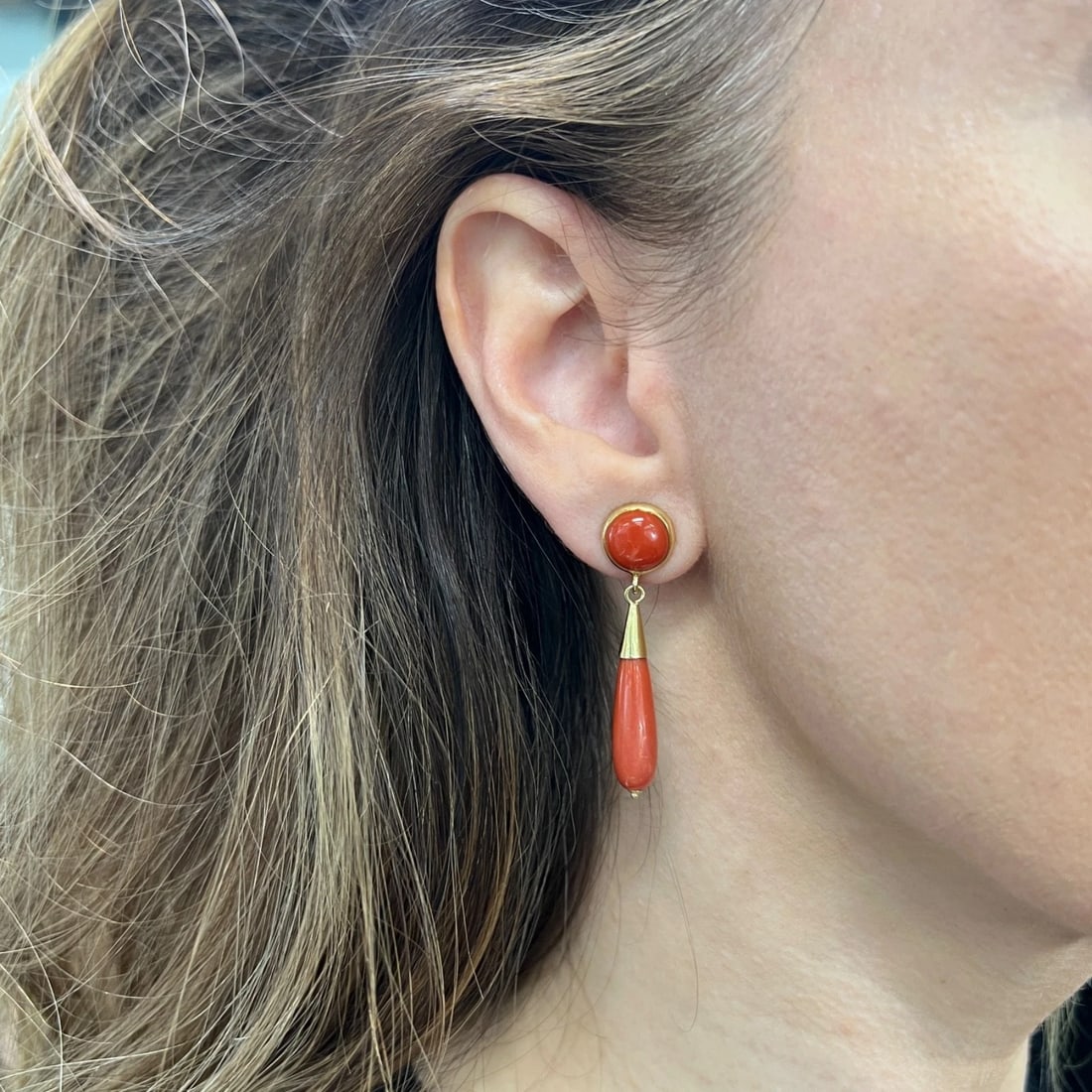 Vintage 1960's Coral Teardrop Dangle Drop Earrings 18K Yellow Gold, 6.98 Grams - 5