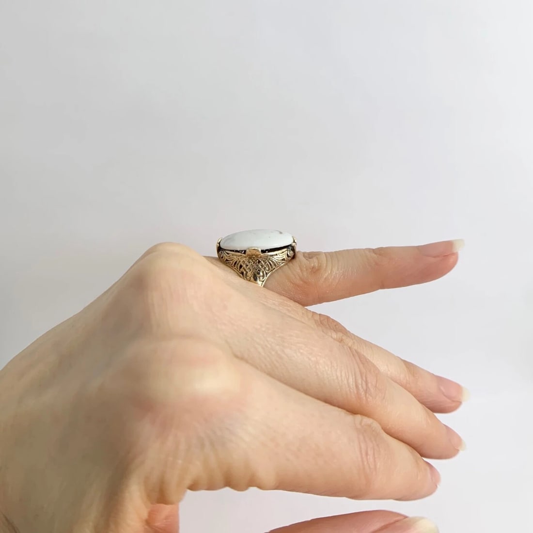 Antique Arts and Crafts 1910 Oval White Scolecite Ring 14K Yellow Gold, 4.74 Gr - 7