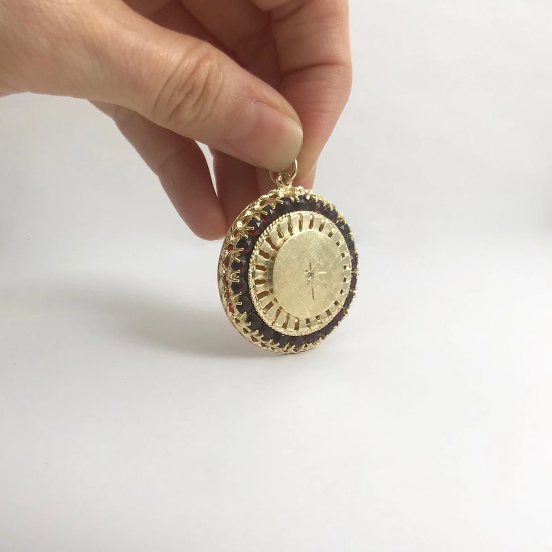 Vintage 1950's Red Spinel Gemstone Pendant Charm 13K Yellow Gold, 15.46 Grams - 3