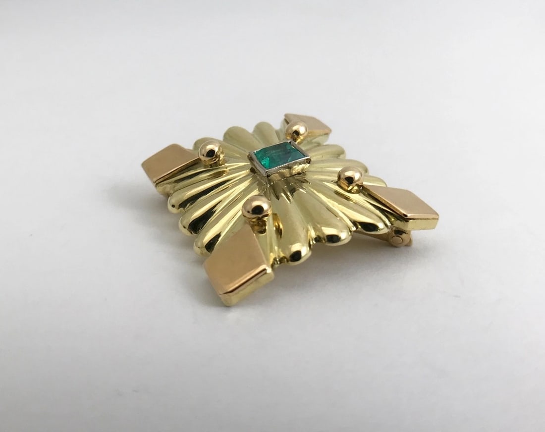Antique Art Deco Green Emerald Brooch Pin in 18K Yellow Gold, .52 CT, 13.8 Grams - 9