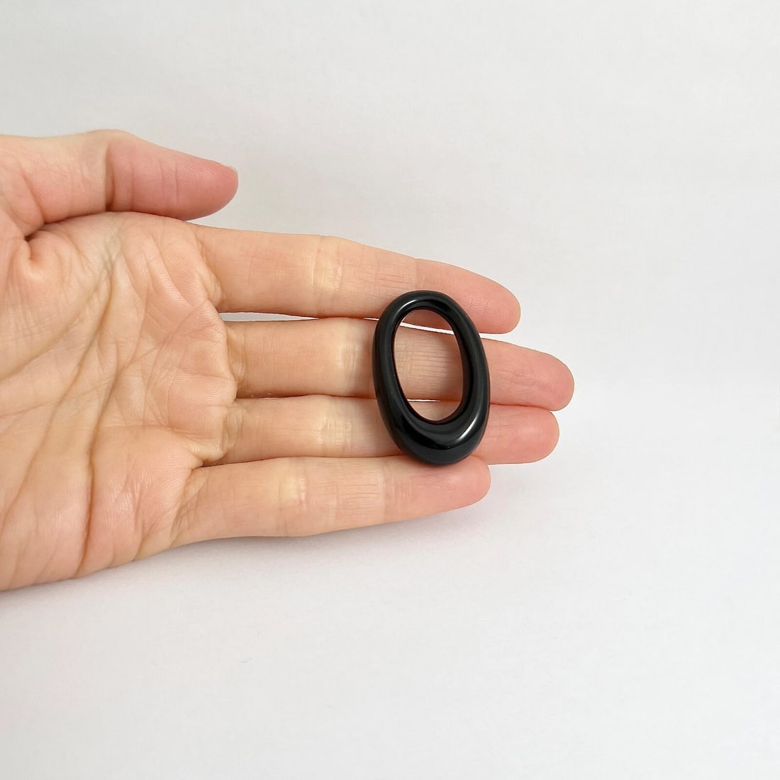 Vintage 1960's Mod Black Lucite Oval Necklace Pendant, 5.87 Grams - 6