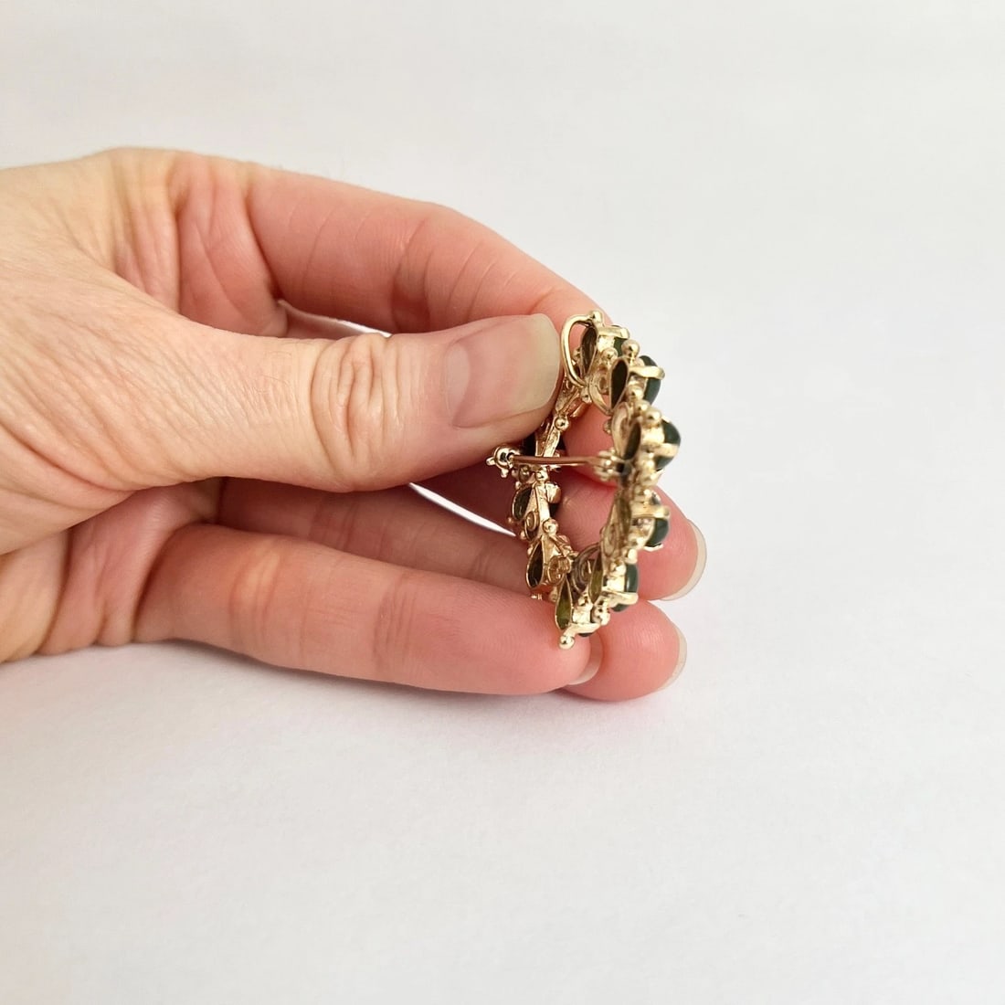 Vintage 1950's Green Jade Circle Wreath Brooch Pin 14K Yellow Gold, 7.44 Grams - 5