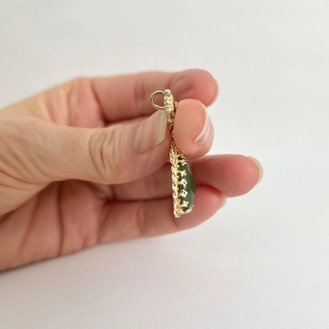 Vintage Teardrop Green Jade Gemstone Charm Pendant 14K Yellow Gold, 2.67 Grams - 6