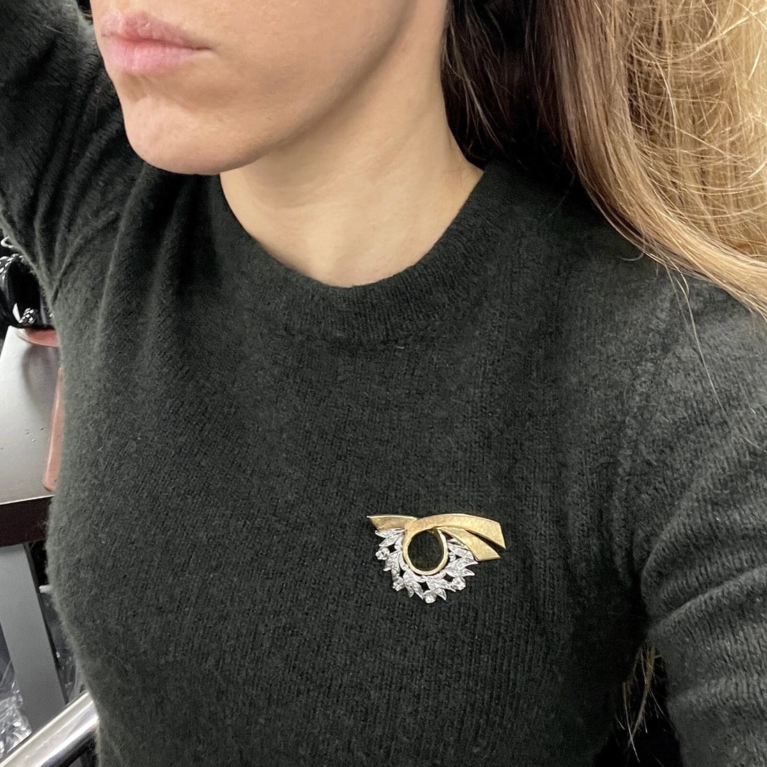 Vintage 1950's Diamond Ribbon Brooch Pin 14K Yellow Gold, 11.31 Grams - 5