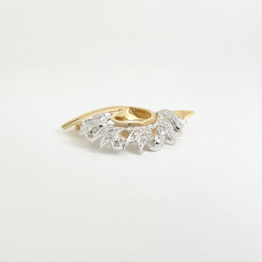 Vintage 1950's Diamond Ribbon Brooch Pin 14K Yellow Gold, 11.31 Grams - 9