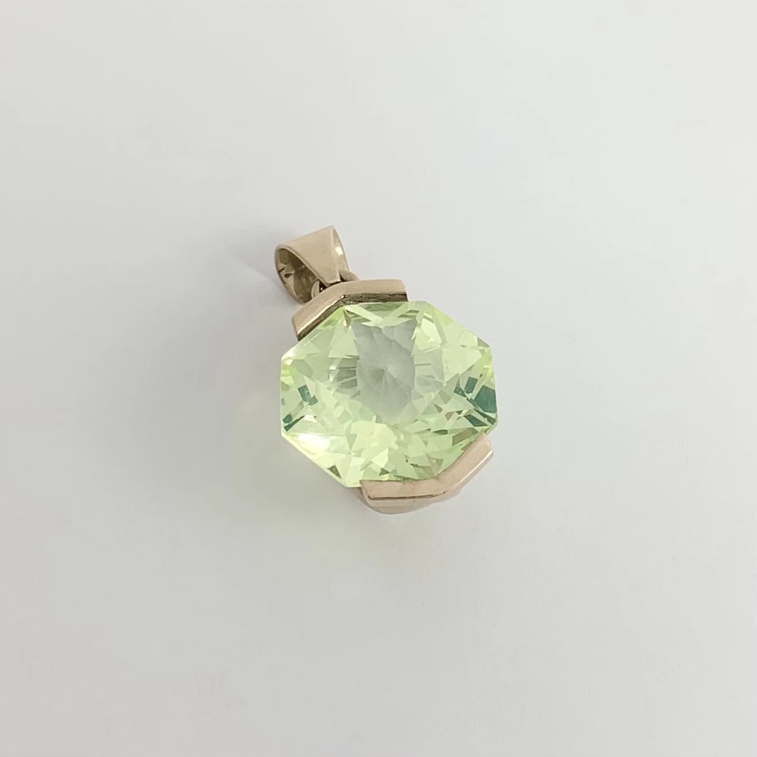 Vintage 1960's Octagon Lime Green Quartz Pendant 10K Yellow Gold, 13.40 Gr - 7
