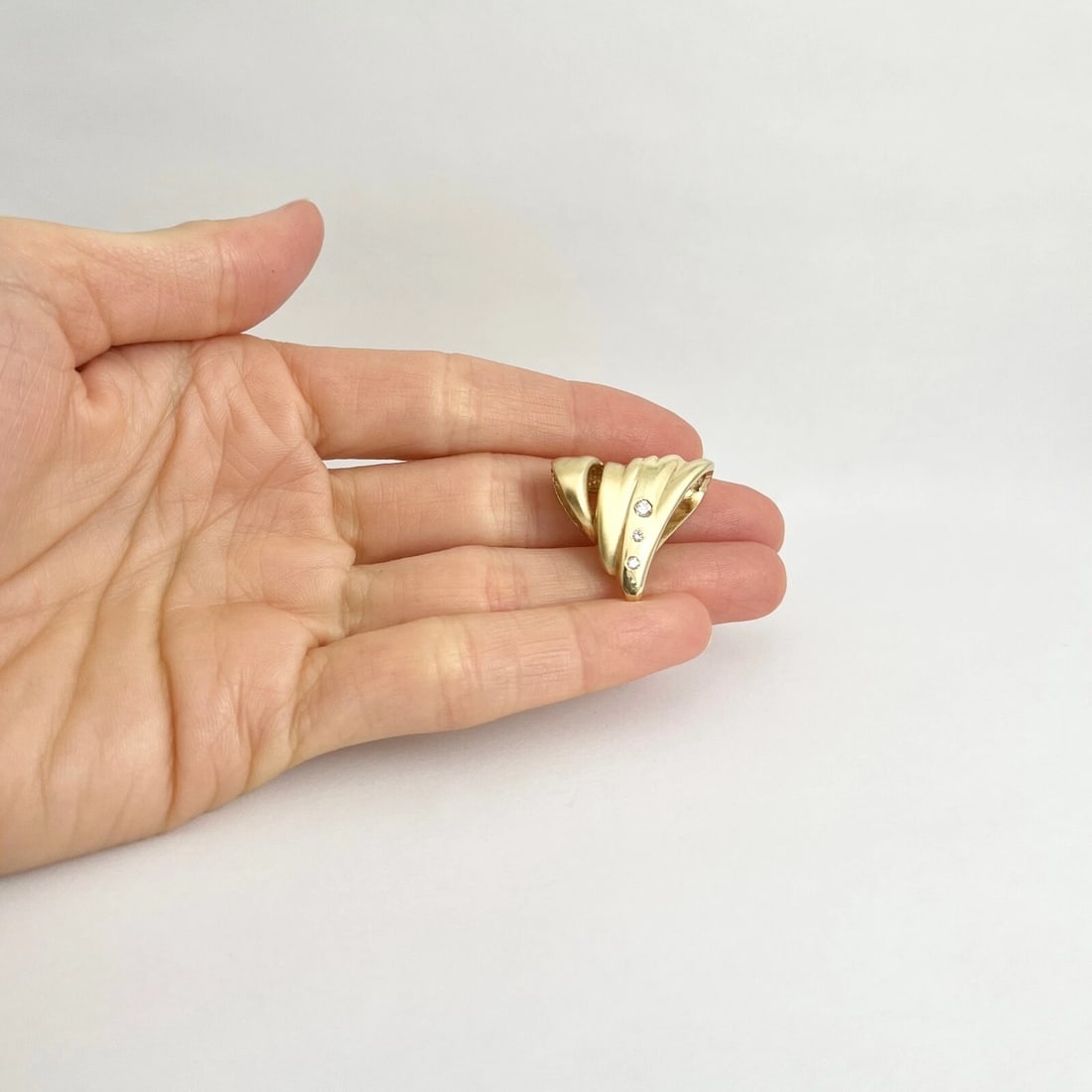 Vintage Diamond Matte Triangle Necklace Pendant 14K Yellow Gold, 8.91 Grams - 5