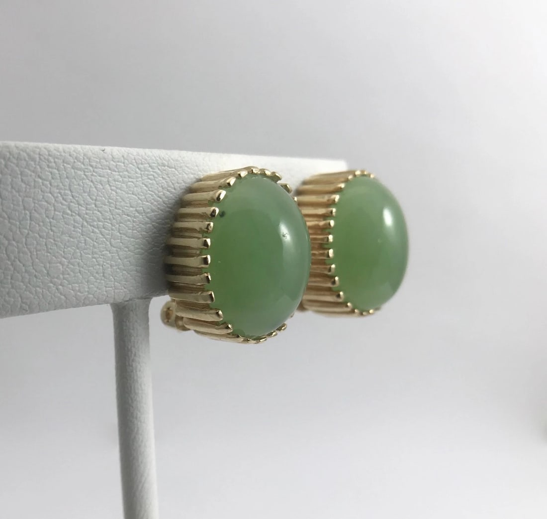 Vintage Oval Green Jade Stud Earrings 14K Yellow Gold Non-Pierced Clip On, 13 Gr - 10
