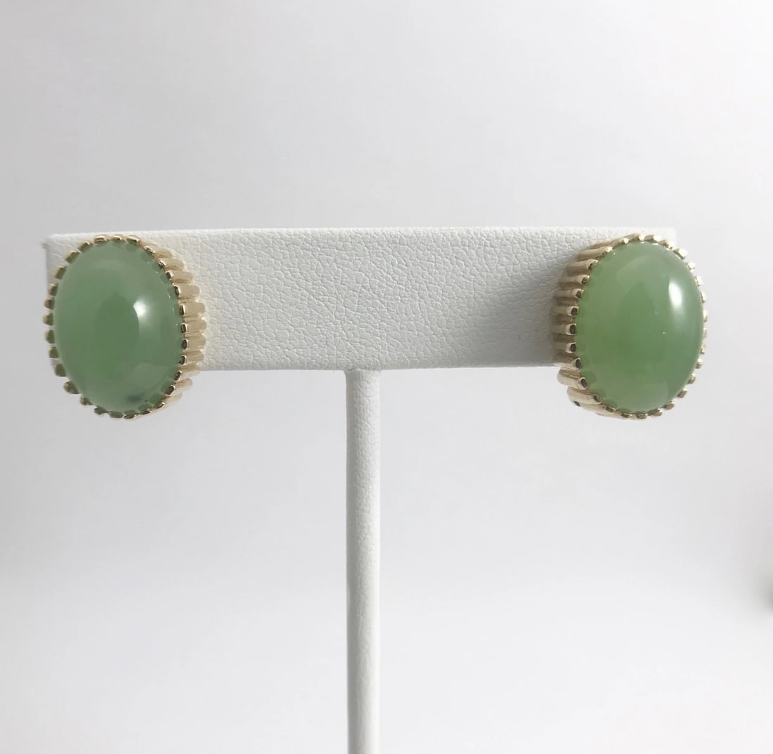 Vintage Oval Green Jade Stud Earrings 14K Yellow Gold Non-Pierced Clip On, 13 Gr - 9