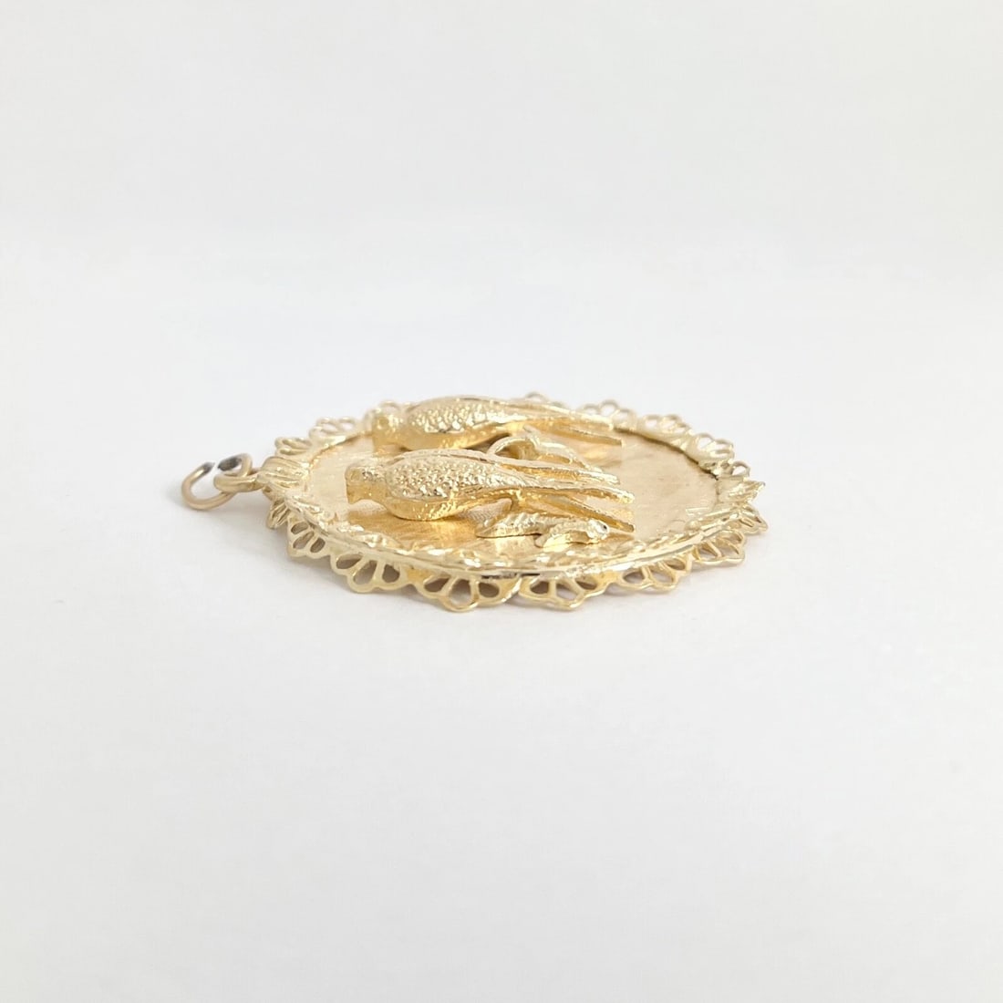 Vintage 1960's Two Birds Large Round Pendant Charm 14K Yellow Gold, 22.31 Grams - 8