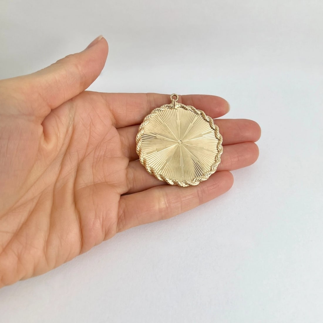 Vintage 1960's Engine Turned Disc Rope Pendant Charm 14K Yellow Gold, 15.69 Gram - 5