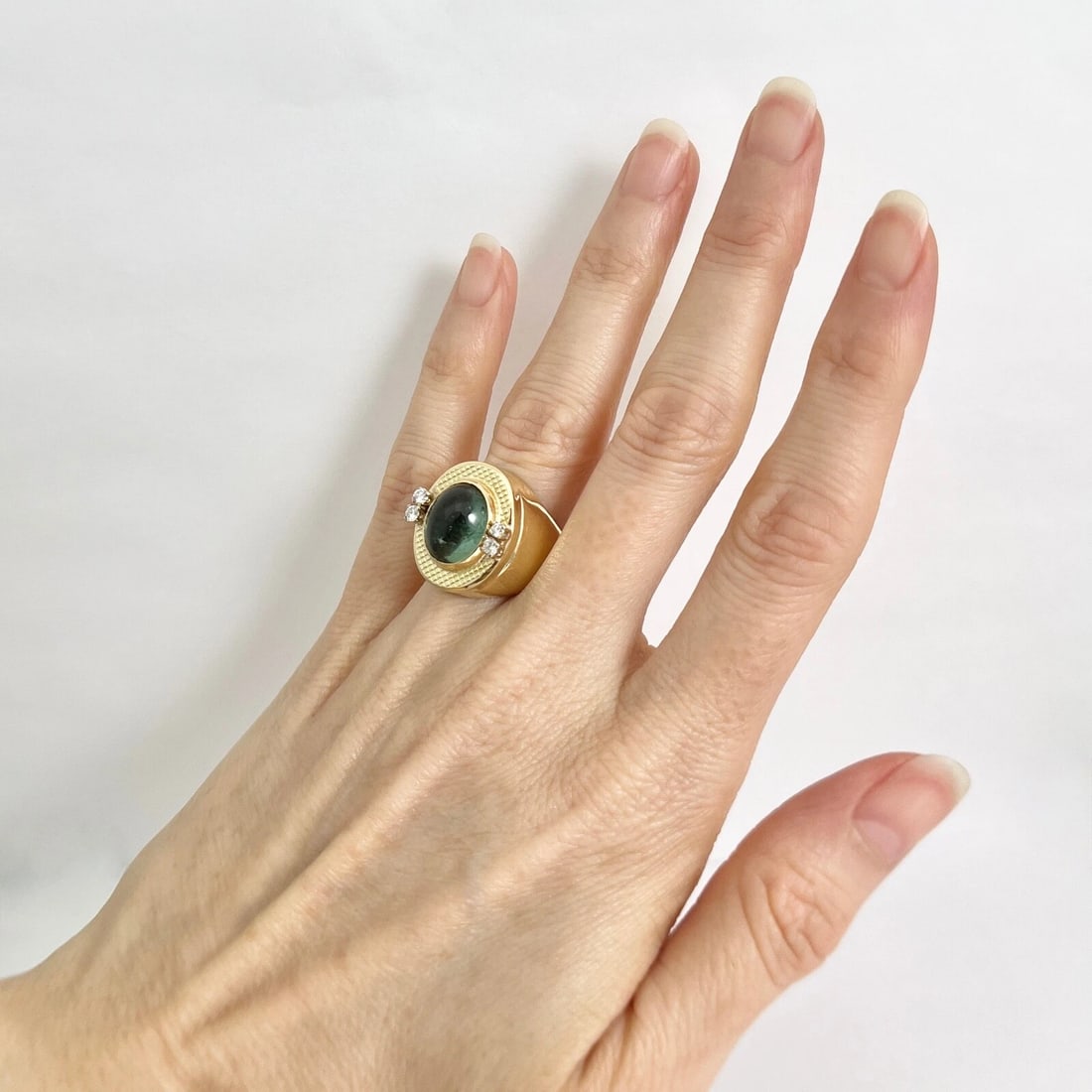 Vintage 1960's Oval Green Tourmaline Diamond Ring 18K Yellow Gold, 9.40 Grams - 4