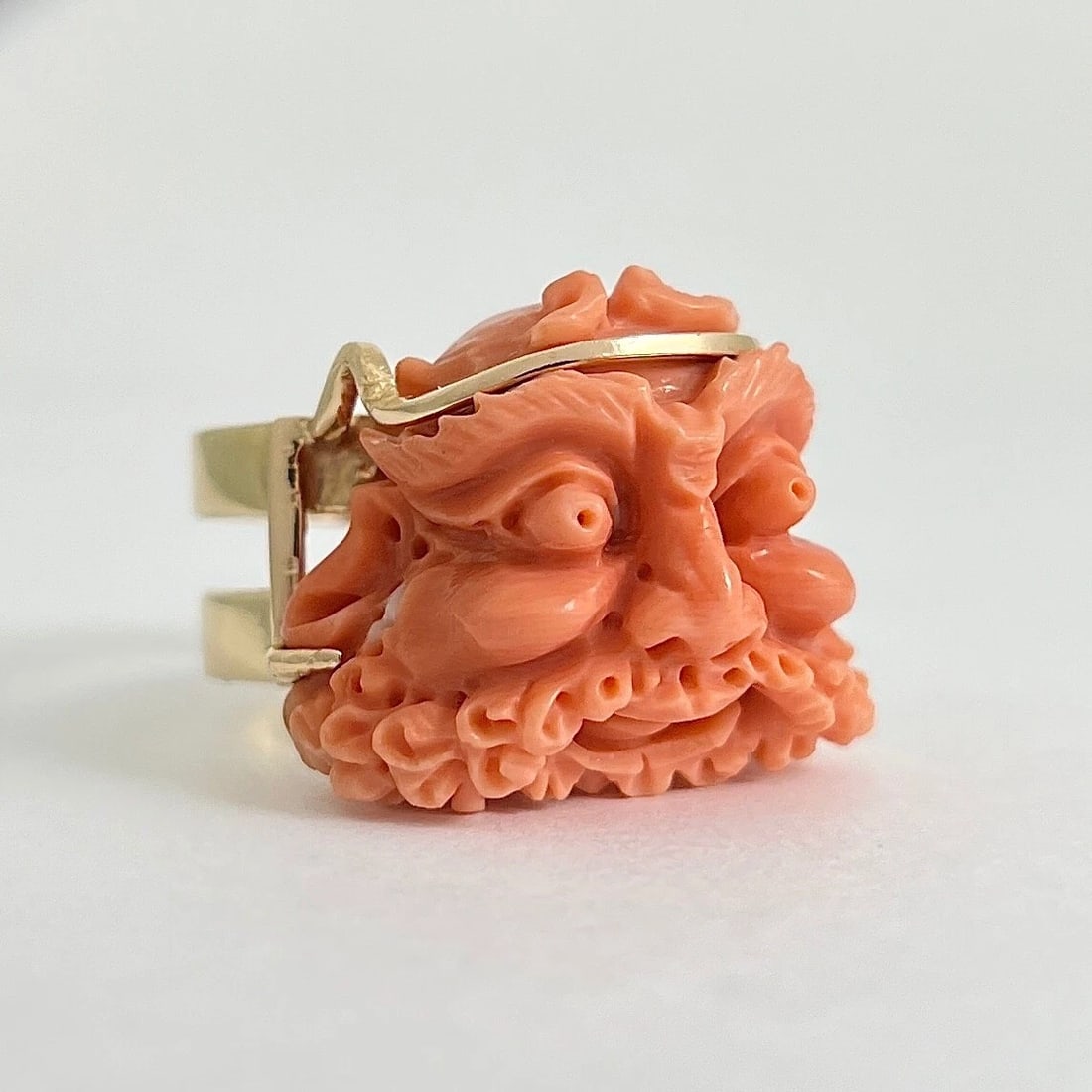 Vintage 1950's 1960's Carved Coral Man's Face Ring 14K Yellow Gold, 13.86 Grams - 7