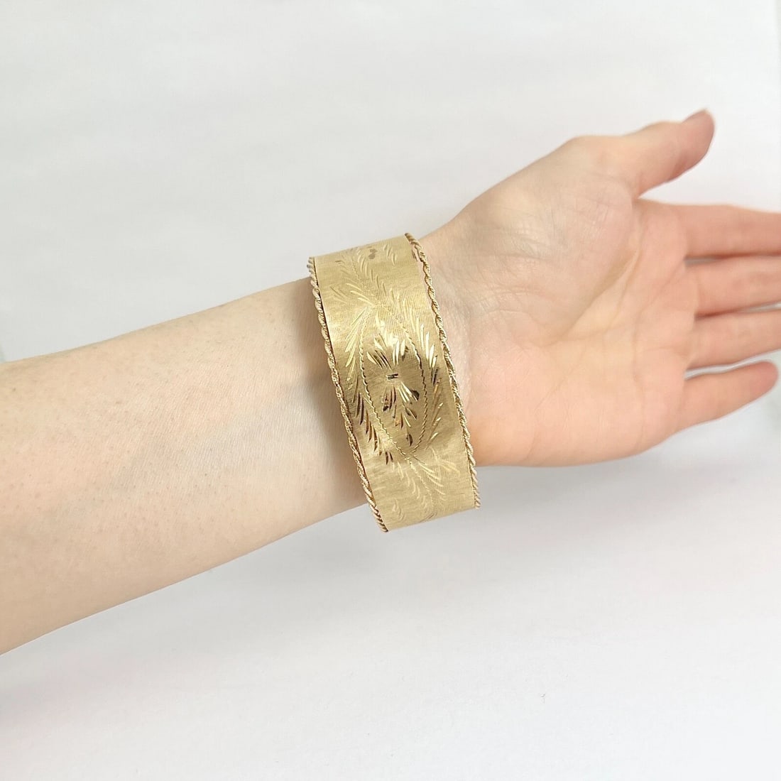 Vintage 1950's Wide Etched Rope Edge Bangle Bracelet 14K Yellow Gold, 34.66 Gram - 6