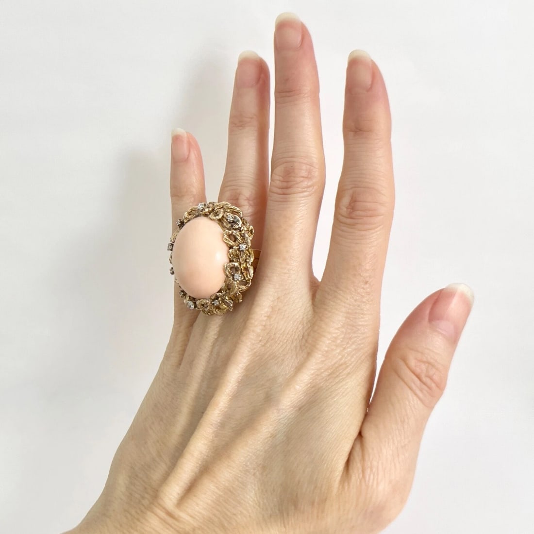 Vintage 1950's 1960's Oval Coral Diamond Cocktail Ring 14K Yellow Gold, 20.86 Gr - 4