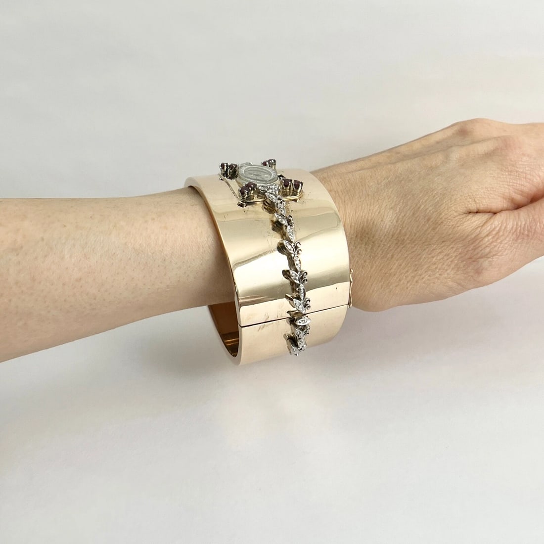 Vintage Elgin 1950's Wide Bangle Diamond Ruby Watch 14K Yellow Gold, 72.54 Grams - 5