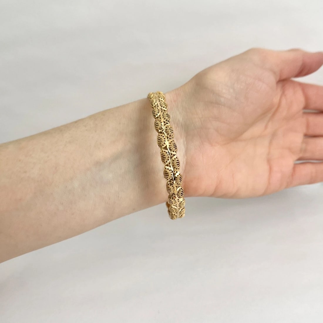 Vintage Filigree Ornate Bangle Bracelet 21K Yellow Gold, 10.70 Grams - 7