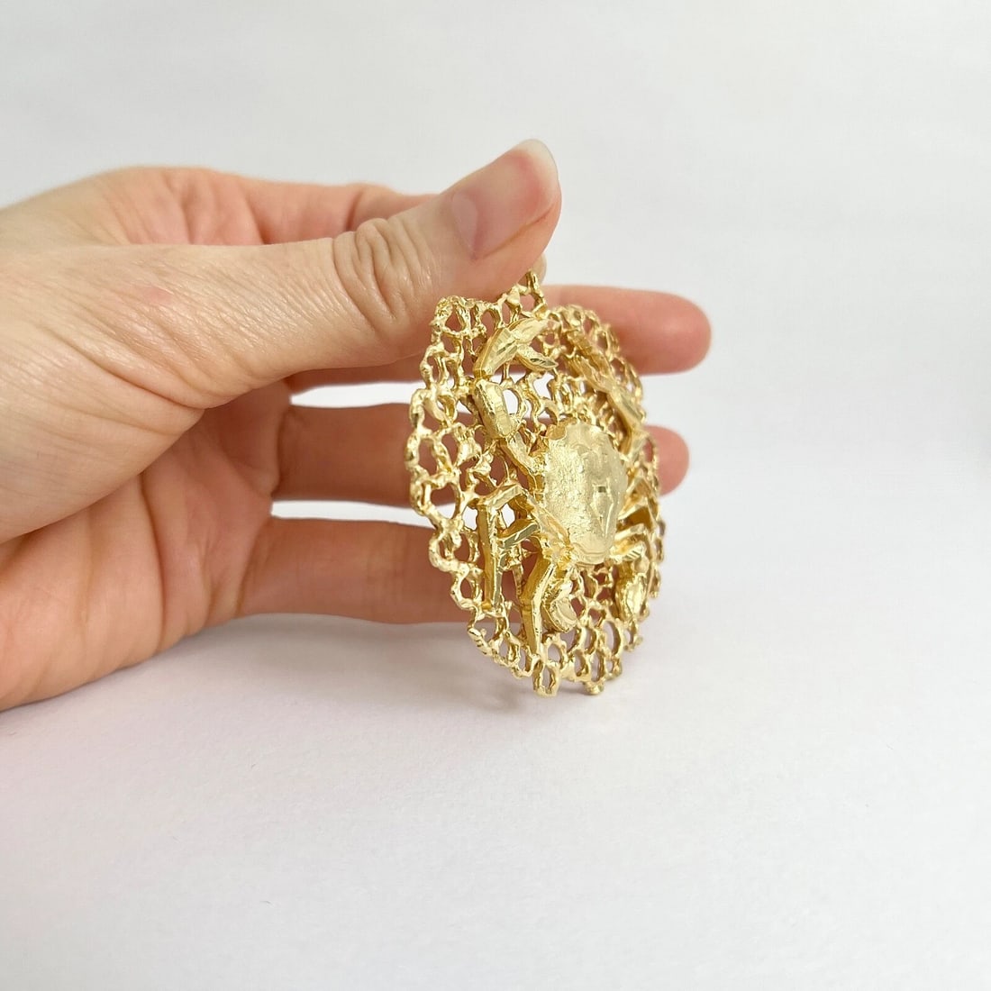 Vintage Large Crab Filigree Necklace Pendant 18K Yellow Gold, 35.29 Grams - 4