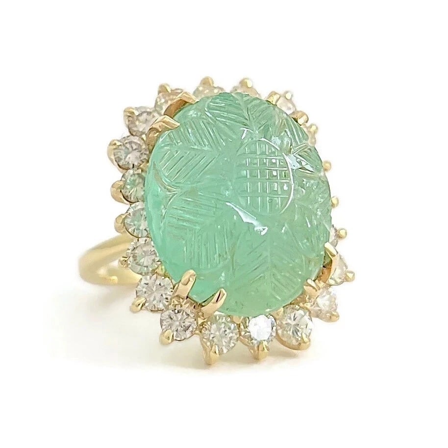 Vintage Carved Green Emerald Diamond Halo Cocktail Ring 14K Yellow Gold 8.47 Gr: "Vintage Carved Green Emerald Diamond Halo Cocktail Ring 14K Yellow Gold 8.47 Gr Make a statement with this gorgeous and unique vintage ring! Please let us know if you have any questions. Gemstones: 1