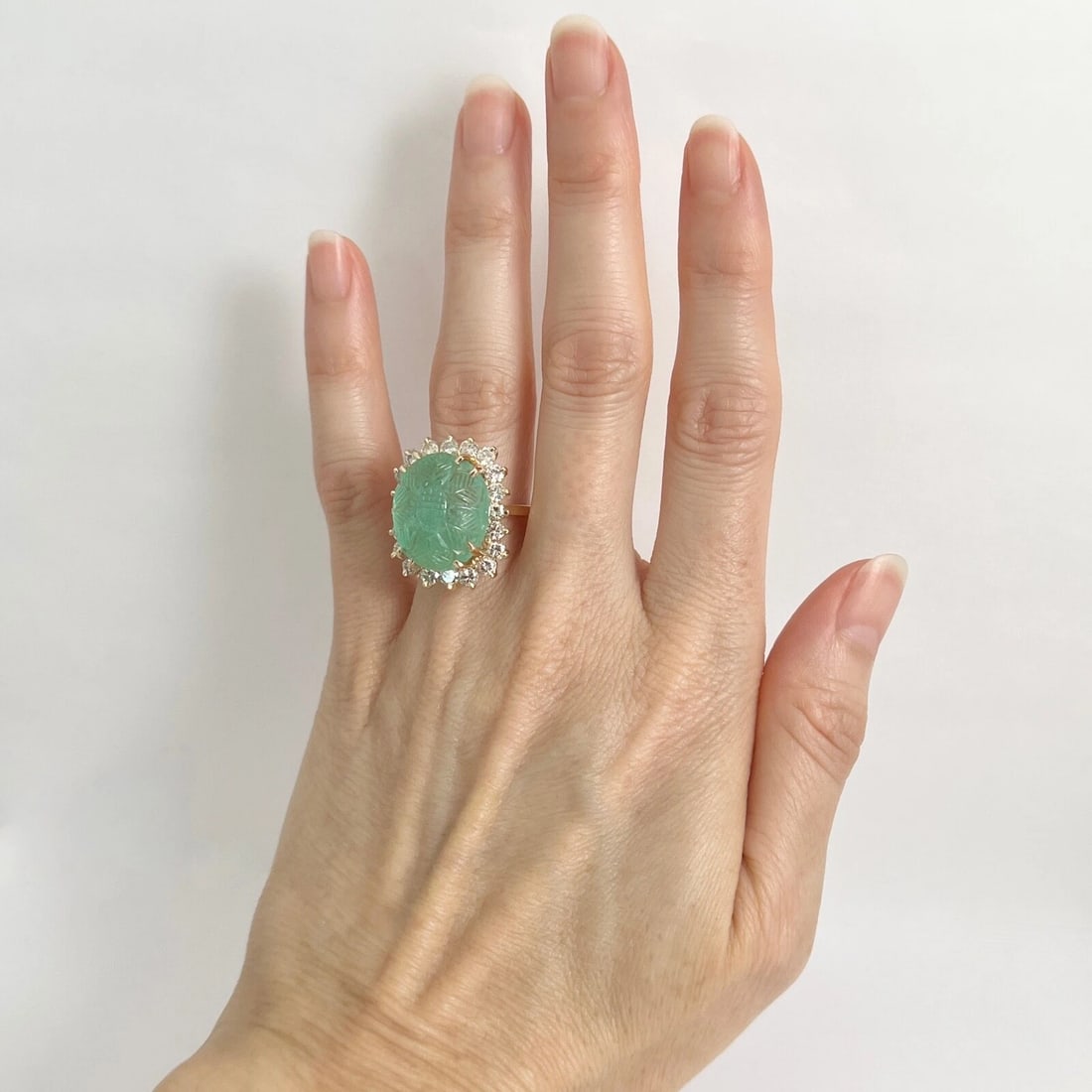 Vintage Carved Green Emerald Diamond Halo Cocktail Ring 14K Yellow Gold 8.47 Gr - 3