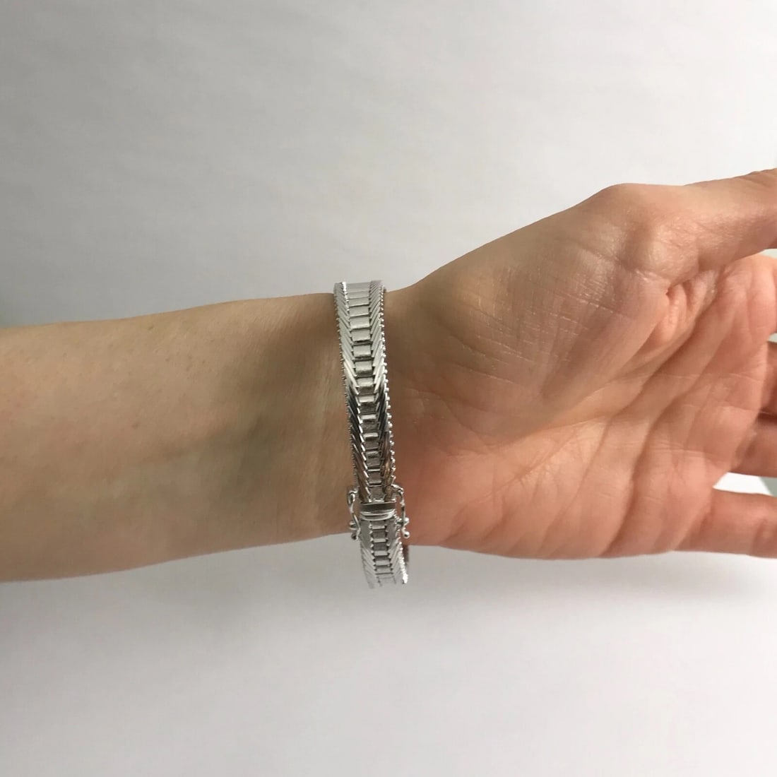 Vintage Blue Sapphire Diamond Wide Flex Bracelet 14K White Gold, 32.22 Grams - 6