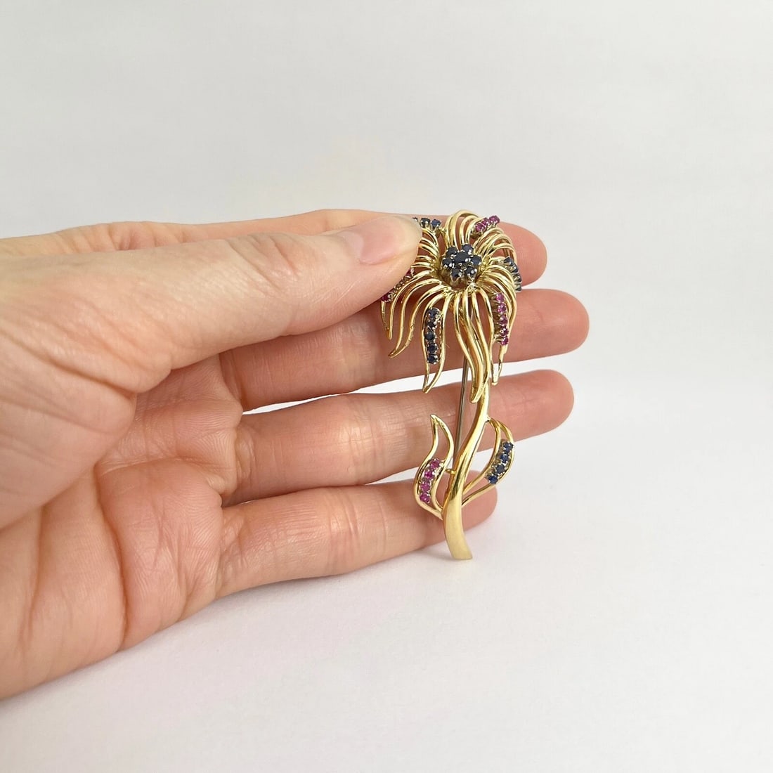 Vintage 1960's Sapphire Ruby Flower Brooch Pin 18K Yellow Gold, 12.49 Gr - 3