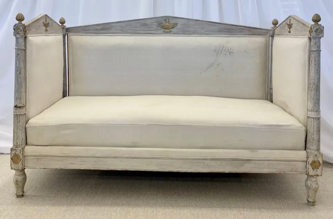 18th Century Gustavian Sofa, Daybed, Swedish Paint Decorated, Sweden - 3
