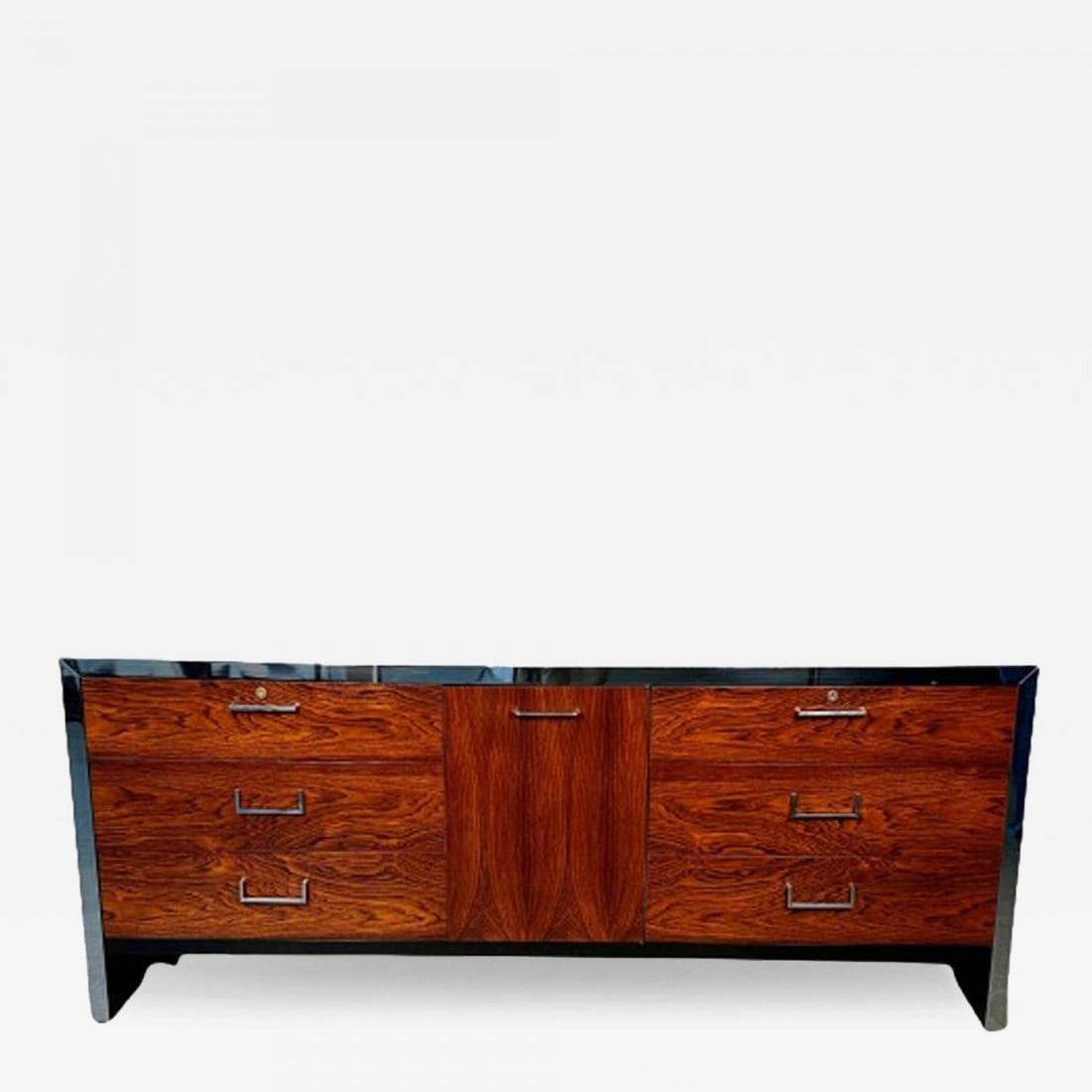 Mid-Century Modern Milo Baughman Rosewood Dresser for John Stuart, Chrome Accent: Mid-Century Modern Milo Baughman Rosewood Dresser for John Stuart, Chrome Accent Fully refinished American mid-century dresser designed by Milo Baughman for John Stuart circa 1960s. Rosewood, Black La