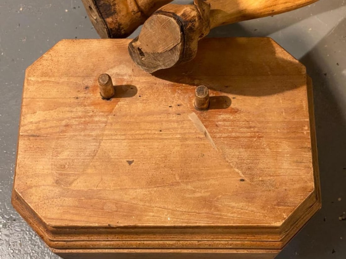 Italian Carved Wood Figural Card Stand, Receiver, Late 18th Century - 3