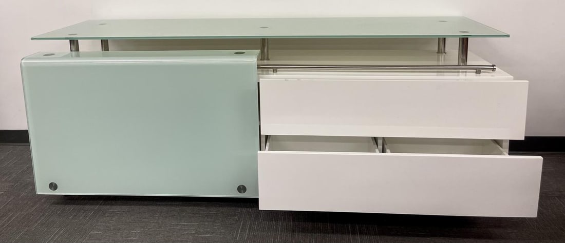 Mid Century Modern White Lacquered and Glass Console, Dresser or Sideboard - 10