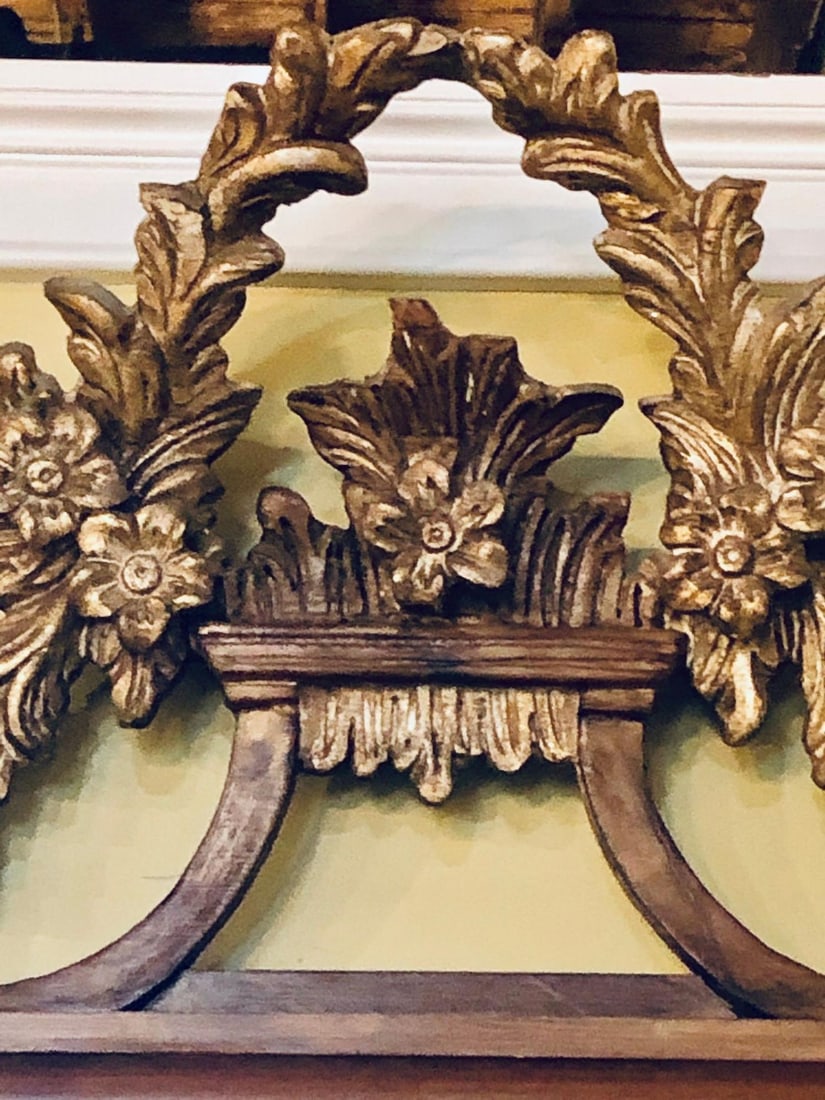 A Gilt Gold Italian Acanthus Leaf Carved Wall or Console Mirror - 3