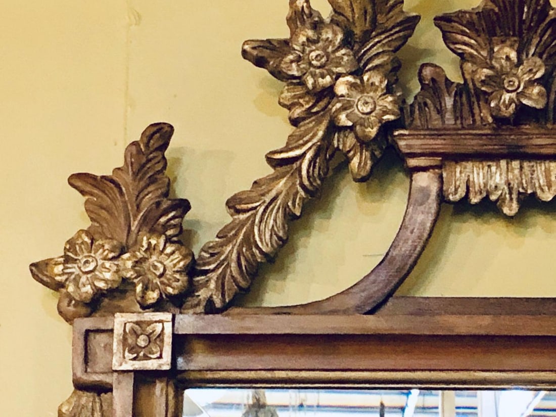 A Gilt Gold Italian Acanthus Leaf Carved Wall or Console Mirror - 5