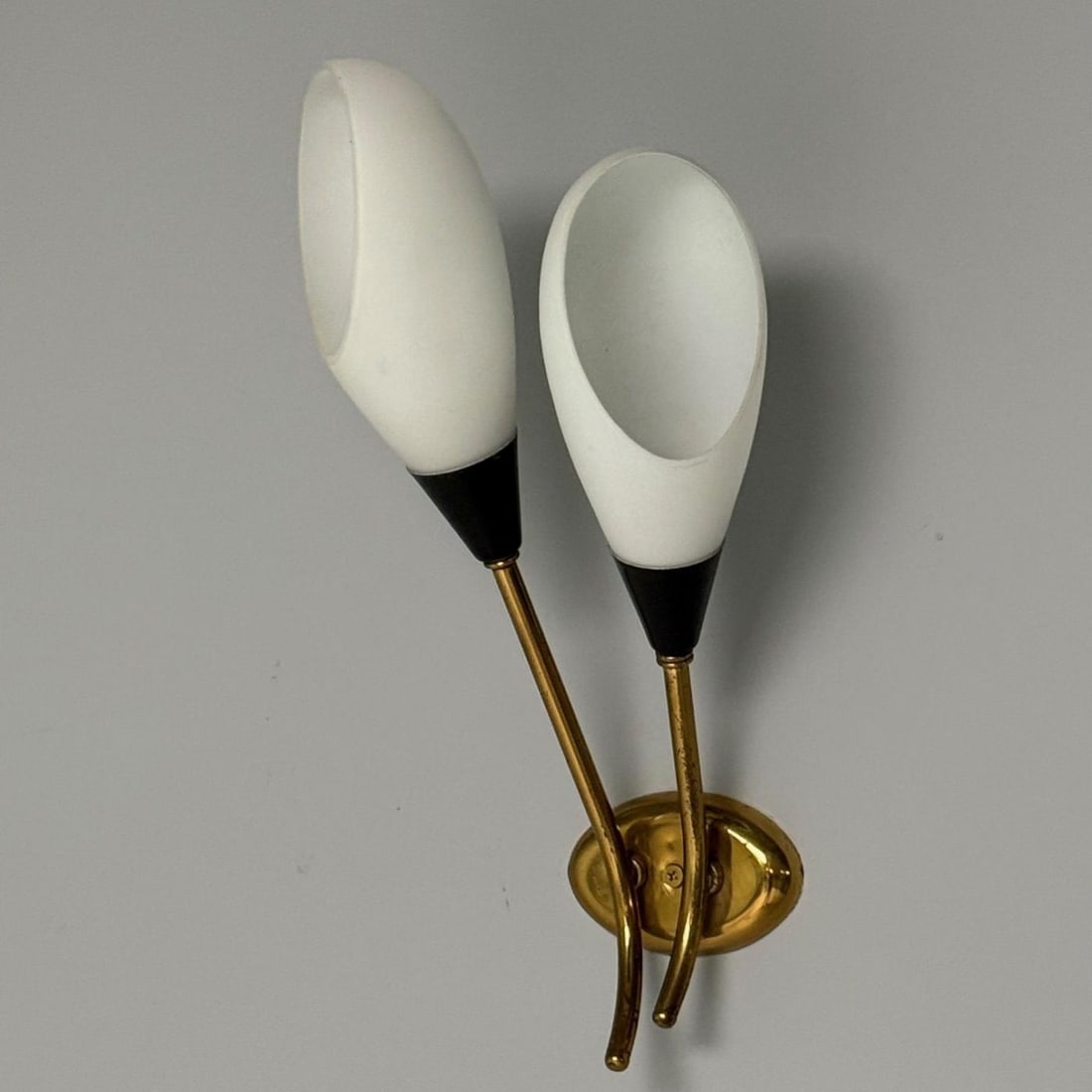Italian Mid-Century Modern, Wall Sconces, Brass, Opaline Glass, Italy, 1950s - 6