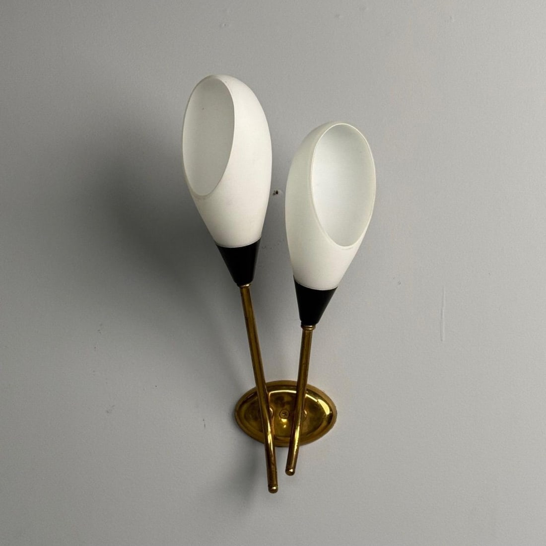 Italian Mid-Century Modern, Wall Sconces, Brass, Opaline Glass, Italy, 1950s - 7